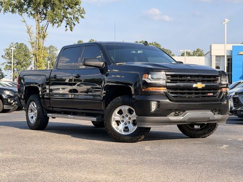 Used 2018 Chevrolet Silverado 1500 LT w/ All Star Edition AWD/4WD image 2