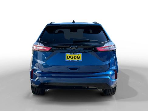 Used 2024 Ford Edge SE w/ Black Appearance Package image 4