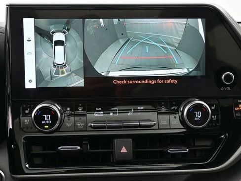 Used 2023 Toyota Highlander Platinum AWD/4WD image 27