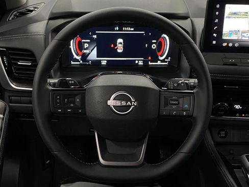 Used 2025 Nissan Rogue Platinum image 16