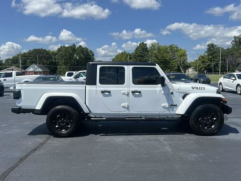 Used 2023 Jeep Gladiator Sport AWD/4WD image 4