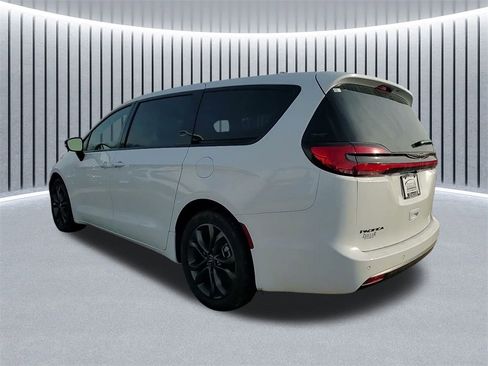 New 2026 Chrysler Pacifica Select image 12