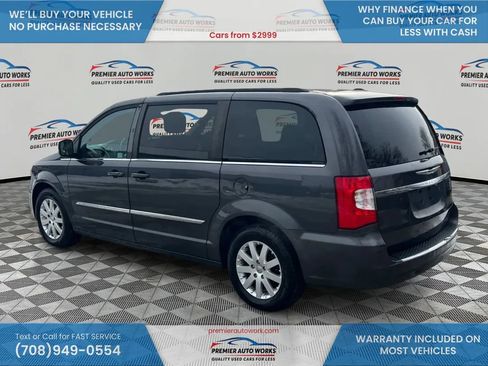 Used 2015 Chrysler Town & Country Touring image 7