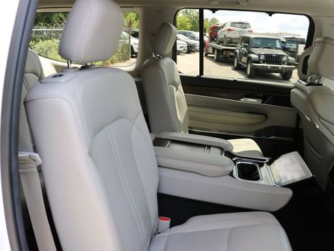 Used 2022 Jeep Grand Wagoneer Series I AWD/4WD image 20