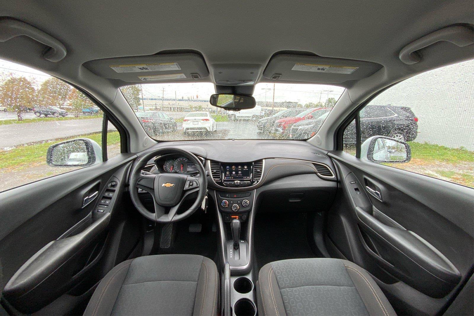 Used 2018 Chevrolet Trax LS AWD/4WD image 30