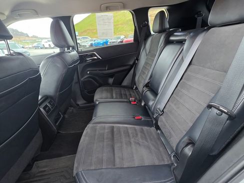 Used 2023 Mitsubishi Outlander SE image 10
