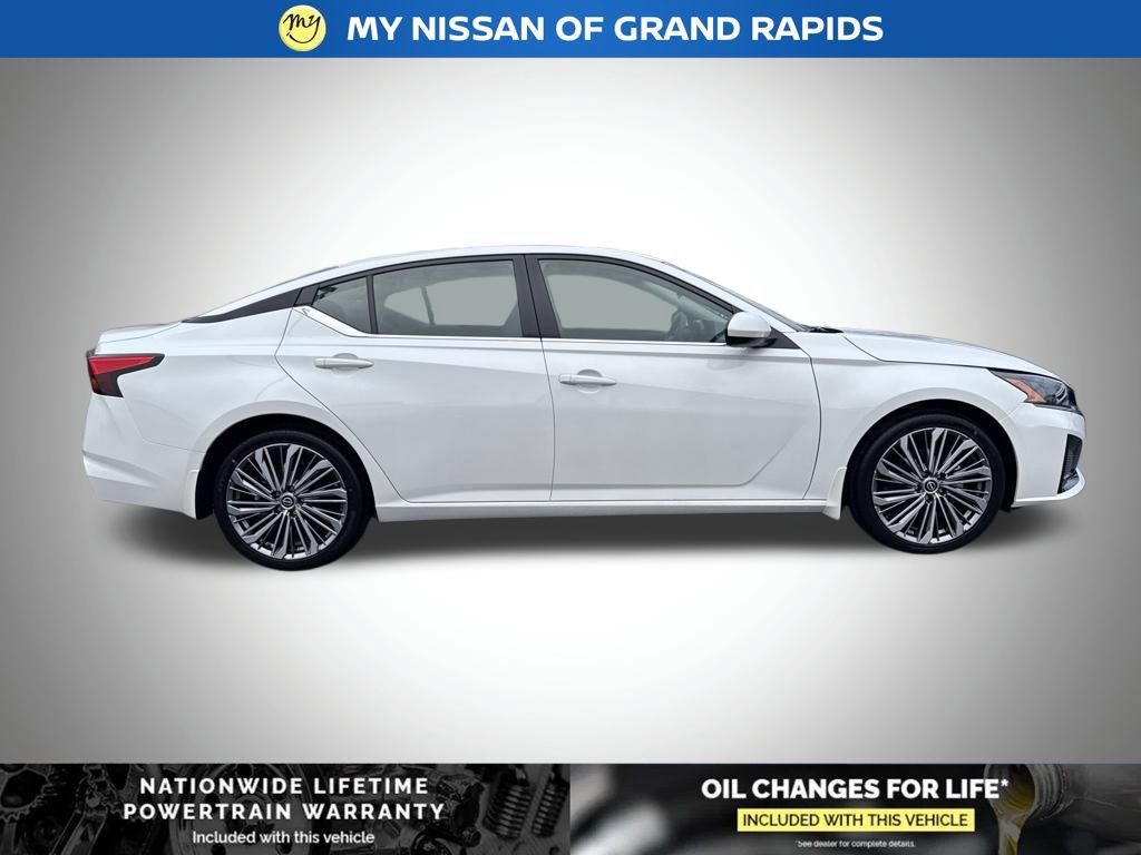 New 2026 Nissan Altima 2.5 SV w/ SV Premium Package FWD image 7