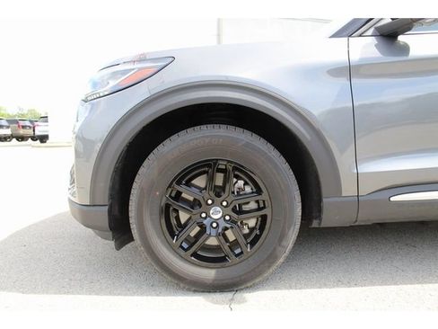 Used 2025 Ford Explorer Active AWD/4WD image 9