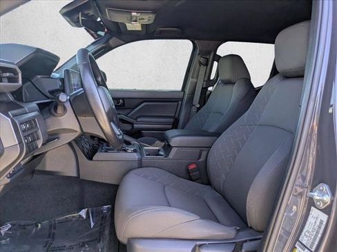 Certified 2025 Toyota Tacoma SR5 AWD/4WD image 15