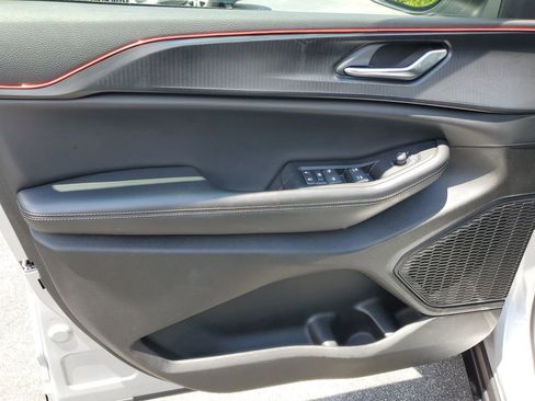 Used 2024 Jeep Grand Cherokee L Laredo w/ Trailer Tow Package image 13