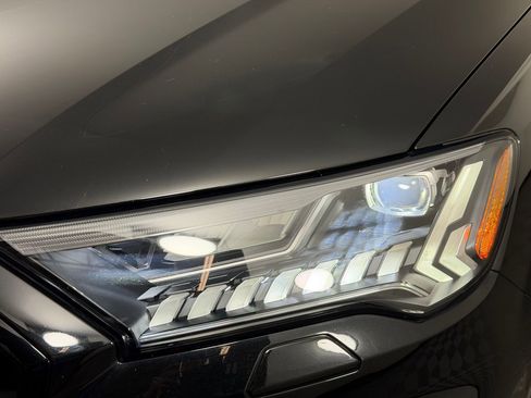 Used 2023 Audi SQ7 Prestige w/ Prestige Package AWD/4WD image 11