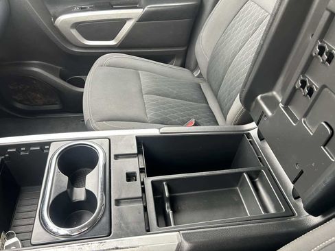 Used 2016 Nissan Titan SV image 14
