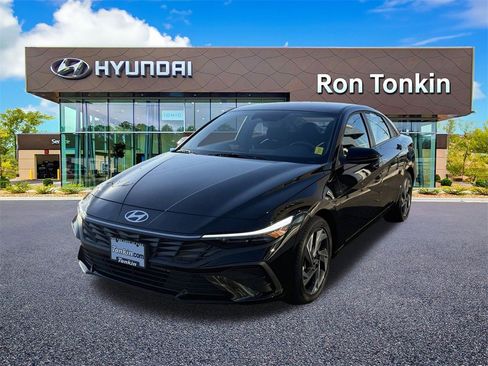 Certified 2025 Hyundai Elantra Sport image 4