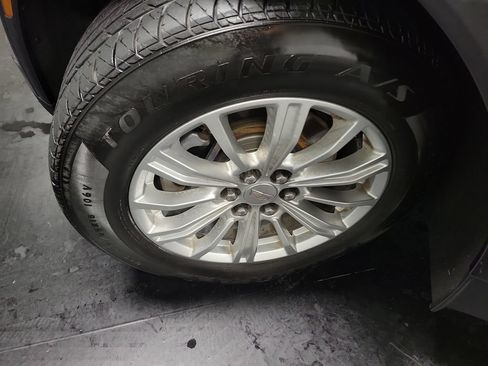 Used 2019 Cadillac XT5 FWD image 14