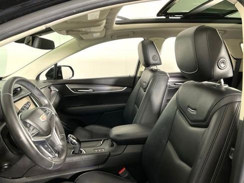 Used 2017 Cadillac XT5 Luxury w/ Driver Awareness Package image 26