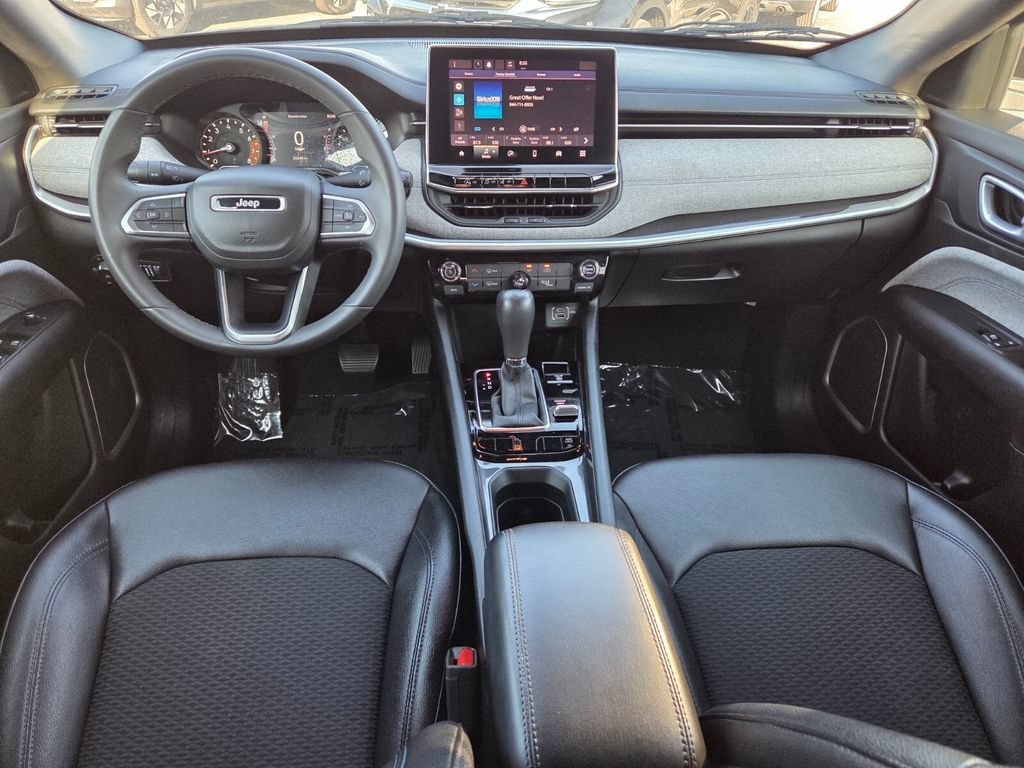 Used 2024 Jeep Compass Latitude AWD/4WD image 10