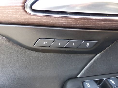 Used 2021 Buick Envision Avenir w/ Technology Package II AWD/4WD image 23