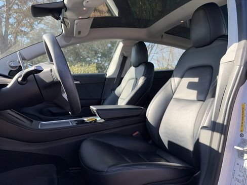 Used 2022 Tesla Model 3 Performance image 16