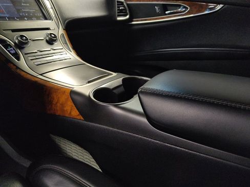 Used 2018 Lincoln MKX Reserve w/ Driver Assistance Package image 26