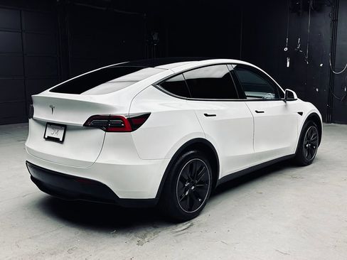 Used 2021 Tesla Model Y Long Range AWD/4WD image 7