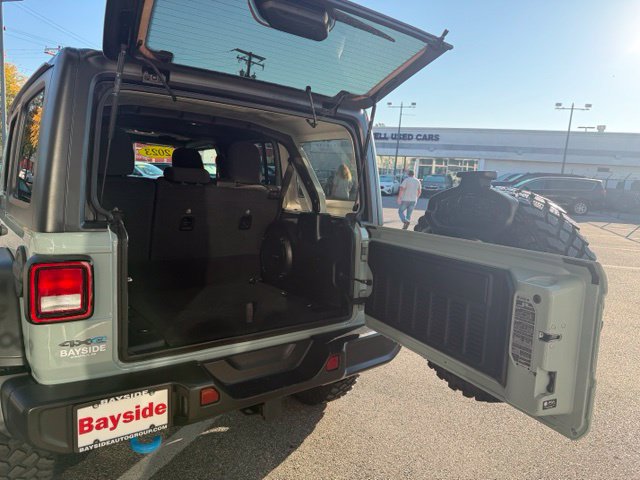 Used 2023 Jeep Wrangler Unlimited w/ Cold Weather Group AWD/4WD image 19