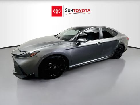Used 2025 Toyota Camry SE FWD image 9