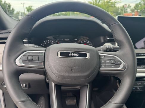 Used 2025 Jeep Compass Limited AWD/4WD image 29