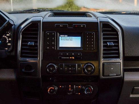 Used 2018 Ford F150 XLT image 14