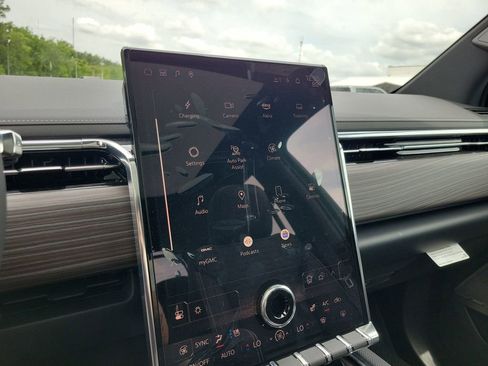 New 2025 GMC Sierra EV Denali image 21