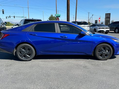 Used 2022 Hyundai Elantra SEL FWD image 3