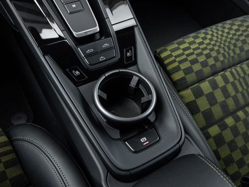 Certified 2026 Porsche 911 GTS RWD image 32
