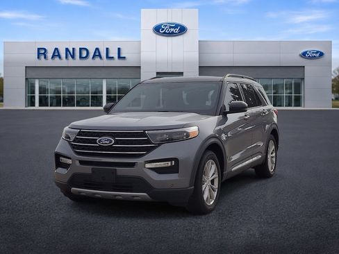 Used 2023 Ford Explorer XLT w/ Equipment Group 202A RWD image 2