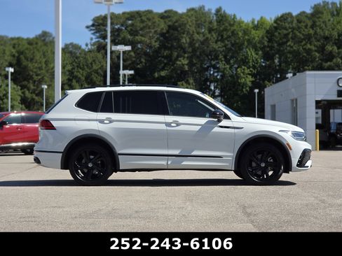 Used 2024 Volkswagen Tiguan SE R-Line AWD/4WD image 8