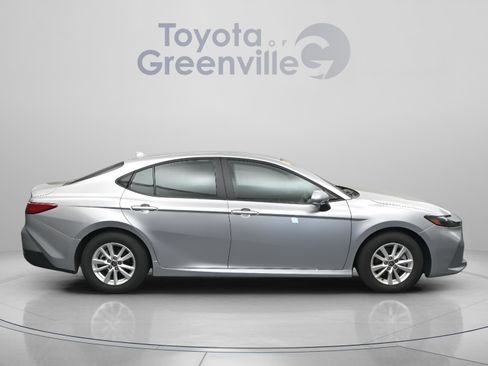 Used 2025 Toyota Camry LE FWD image 16