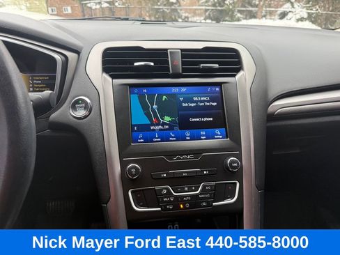 Used 2020 Ford Fusion SE image 12