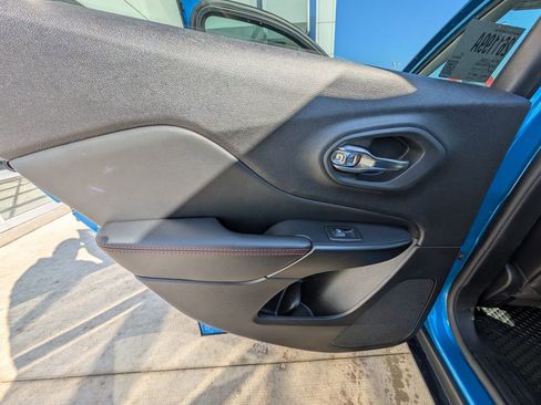 Used 2021 Jeep Cherokee Trailhawk image 37