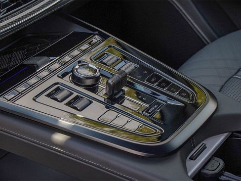 New 2025 Aston Martin DBX 707 image 26