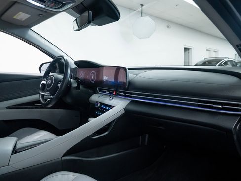 Used 2021 Hyundai Elantra Limited image 26