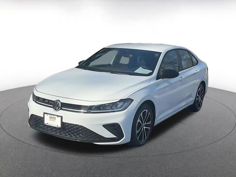 Used 2025 Volkswagen Jetta Sport image 4