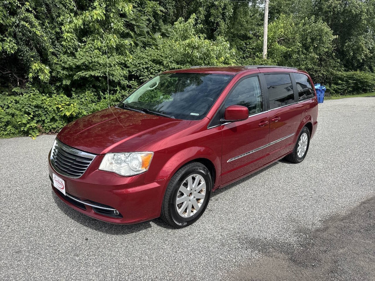 Used 2013 Chrysler Town & Country Touring FWD image 4