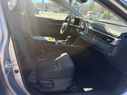 Used 2025 Toyota Camry LE image 11