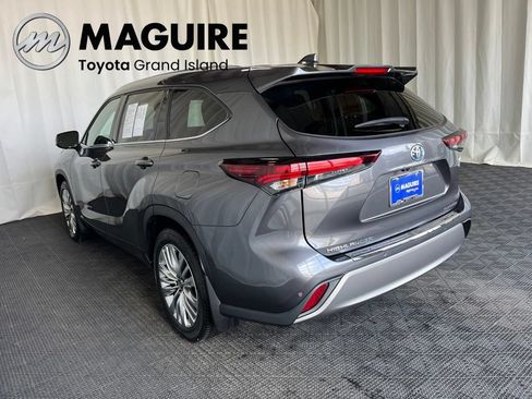 Used 2024 Toyota Highlander Platinum AWD/4WD image 30
