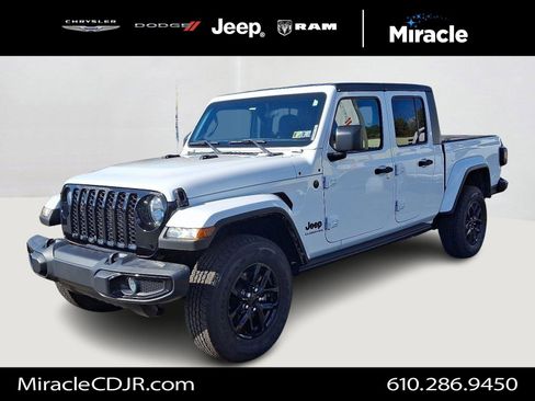 Certified 2022 Jeep Gladiator Sport image 3