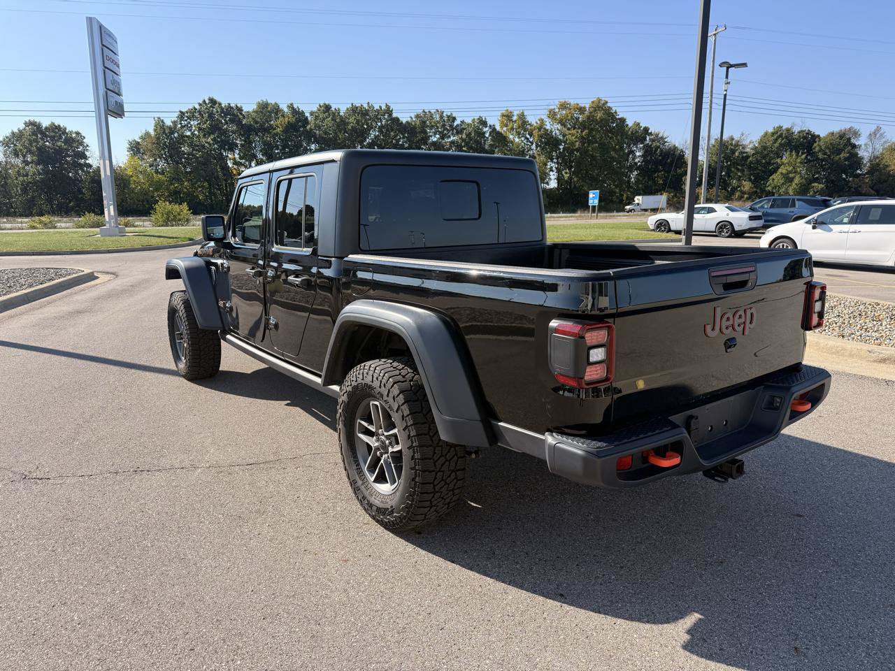 Used 2026 Jeep Gladiator Mojave AWD/4WD image 5