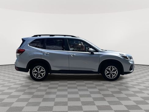 Used 2019 Subaru Forester Premium AWD/4WD image 4