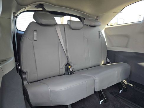 Used 2021 Toyota Sienna XLE AWD/4WD image 13