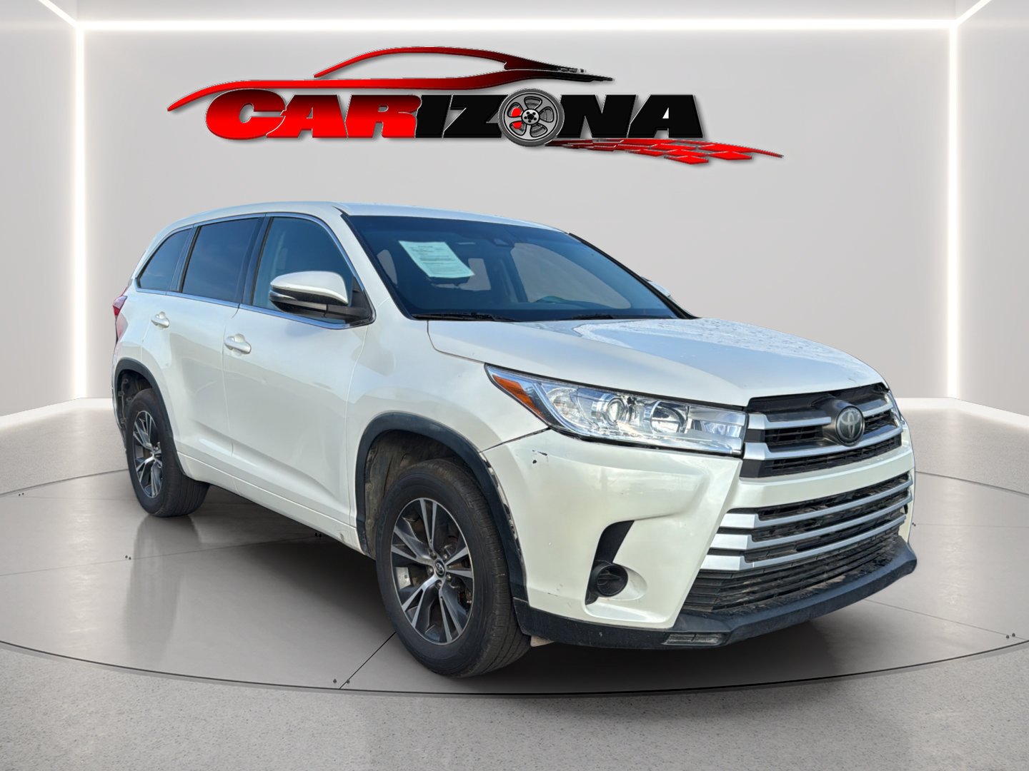 Used 2017 Toyota Highlander LE FWD image 2