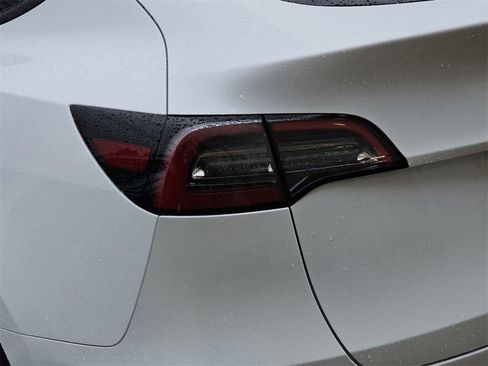 Used 2021 Tesla Model Y Long Range image 36