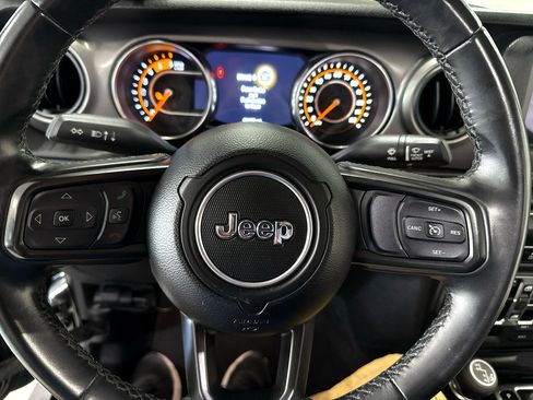 Used 2021 Jeep Gladiator Sport image 11