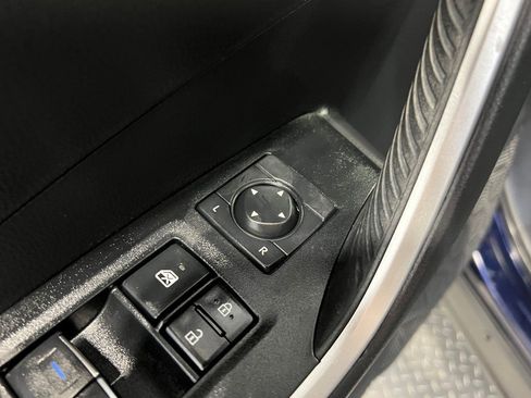 Used 2021 Toyota RAV4 XLE Premium image 30